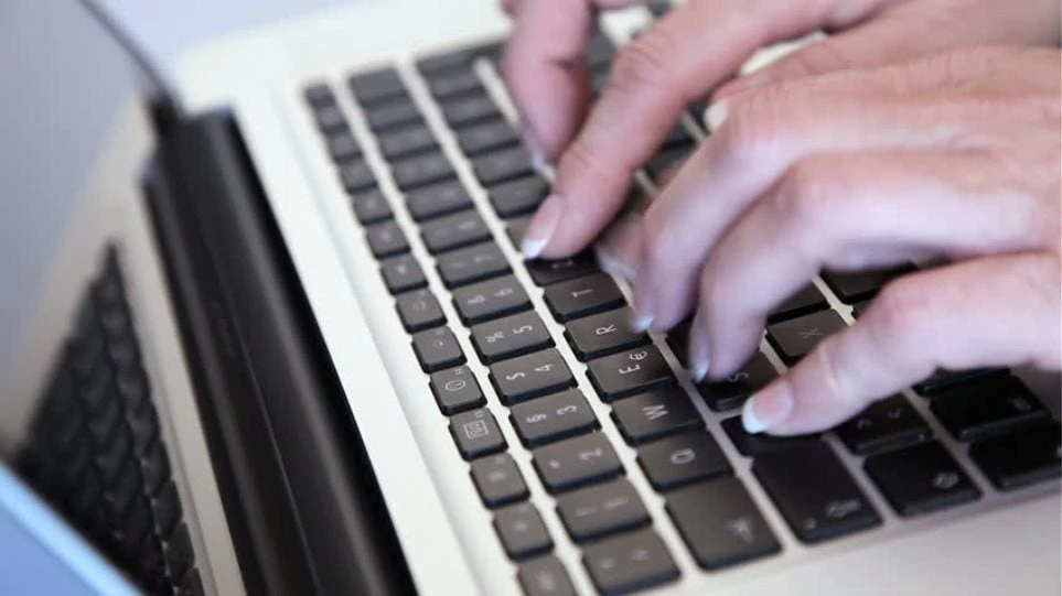 Αχαΐα: Λανθασμένος συναγερμός για πρόθεση αυτοκτονίας – Δείτε ποιο σχόλιο στο Facebook οδήγησε τις Αρχές στο σπίτι της!